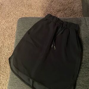 Lululemon black athletic skirt 15 in length. XS